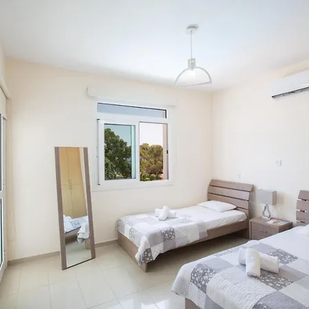 Case de vacanță Shaye Front Line Protaras